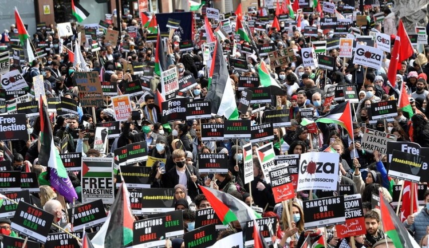 آلاف المحتجين يتظاهرون دعما للفلسطينيين في بريطانية